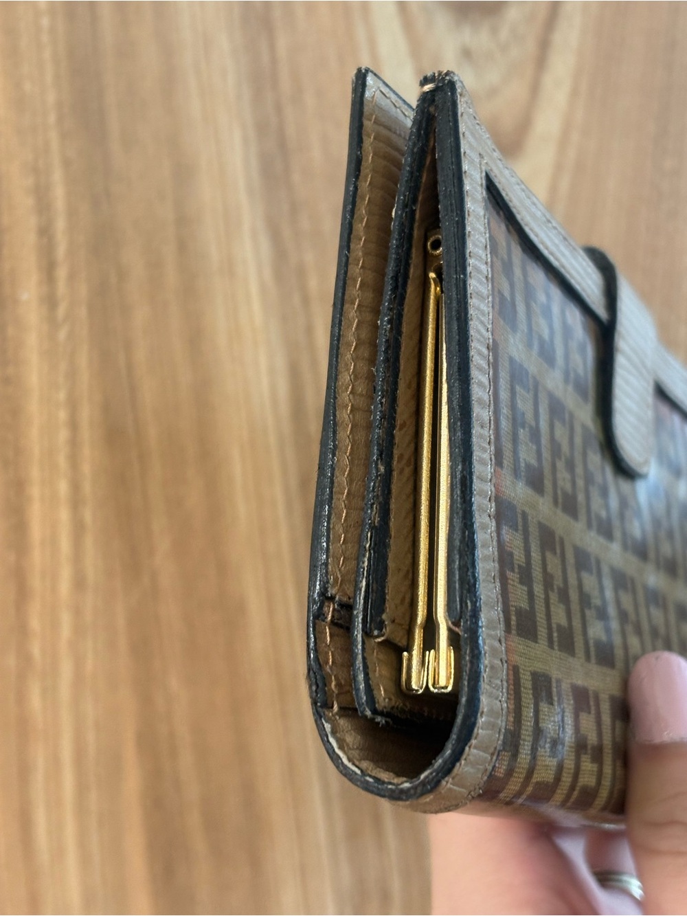 Auth Fendi kisslock leather Ling wallet Vintage - Picture 9 of 12